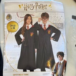Warner Bros. Harry Potter Gryffindor Kids Robe - Black and Red